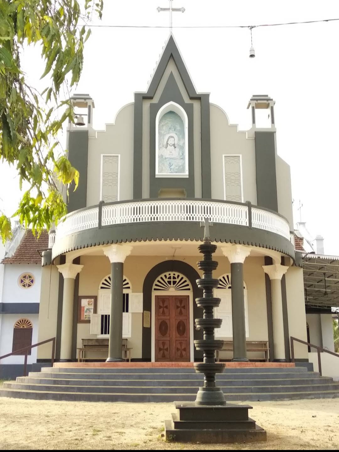 Holy Cross Church, Madai